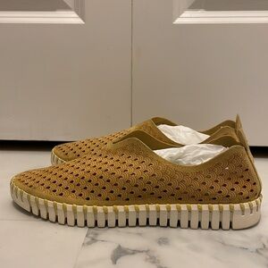 Ilse Jacobsen Perforated Shoes in Yellow, Size 40